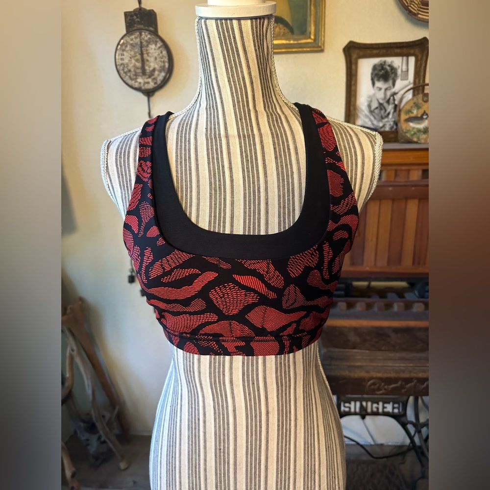 Lululemon Run Stuff Your Bra III Power Mesh
